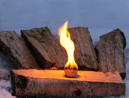 Syttis Finse vuuraanmaak bollen op hout